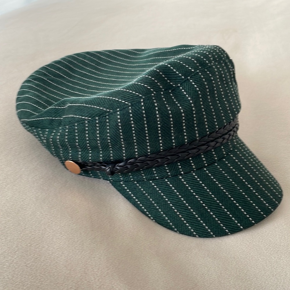 Green fiddler cap